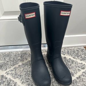 Navy blue tall hunter boots